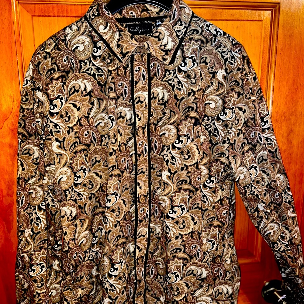 Size 2x Brown men’s paisley button up